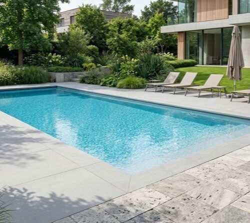 Cum alegi pardoseala potrivita pentru o piscina exterioara?